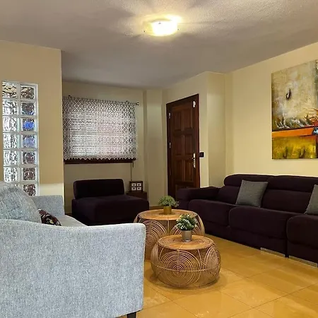 Casa Con Piscina En El Centro *