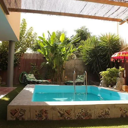 Casa Con Piscina En El Centro *