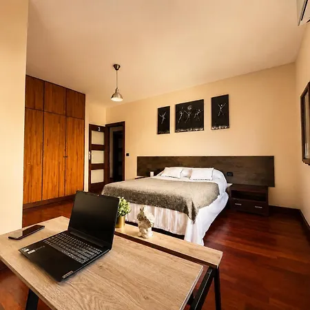 Casa Con Piscina En El Centro *