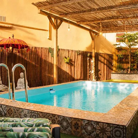 Hébergement de vacances Casa Con Piscina En El Centro *